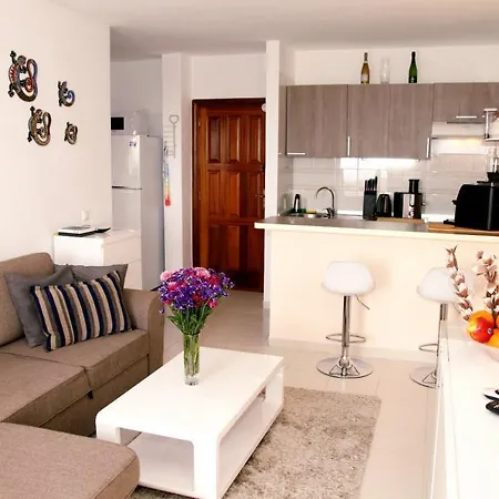 Paradise Court Apartment *